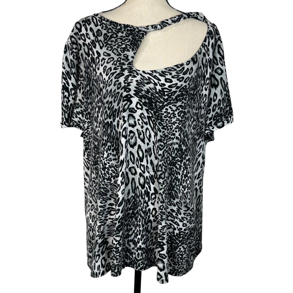 Lane Bryant SZ 26/28 Top Cheetah Print Stretch Puff Sleeve Cutout Neckline Black